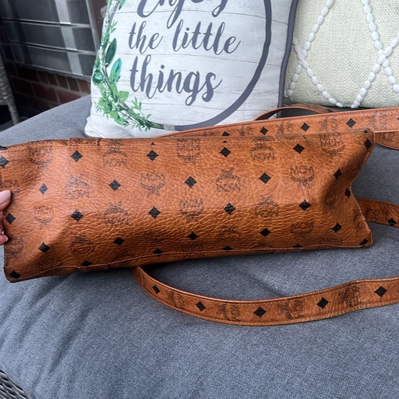 Authentic MCM Large bag Like New! - Picture 8 of 14